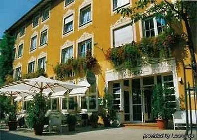 Western Goldenes Rad Hotel