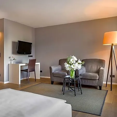 Western Goldenes Rad Hotel