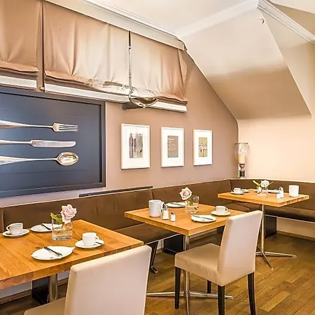 Western Goldenes Rad Hotel 3*
