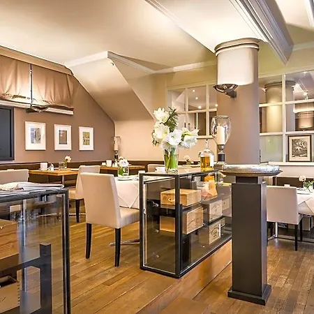 Western Goldenes Rad Hotel 3*