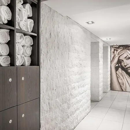 Western Goldenes Rad Hotell 3*