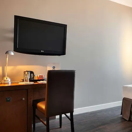 Western Goldenes Rad Hotel