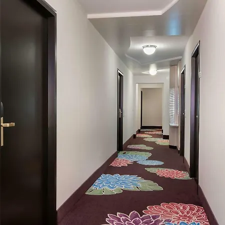 Western Goldenes Rad Hotel 3*